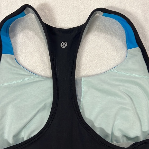 Lululemon Racerback with Sport Bra underneath - Picture 4 of 7